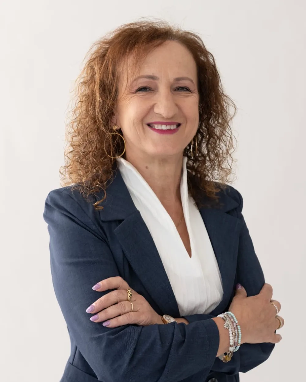 Meryem Melke-Gosteris, titolare di BadaTI, sorride a braccia conserte.